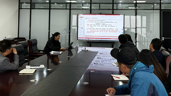 提高財(cái)務(wù)管理效率  促進(jìn)公司健康發(fā)展——有色駝城召開財(cái)務(wù)報(bào)銷制度專題培訓(xùn)
